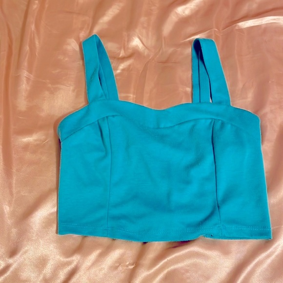 Body Central Tops - Pinup Style Crop Top✨